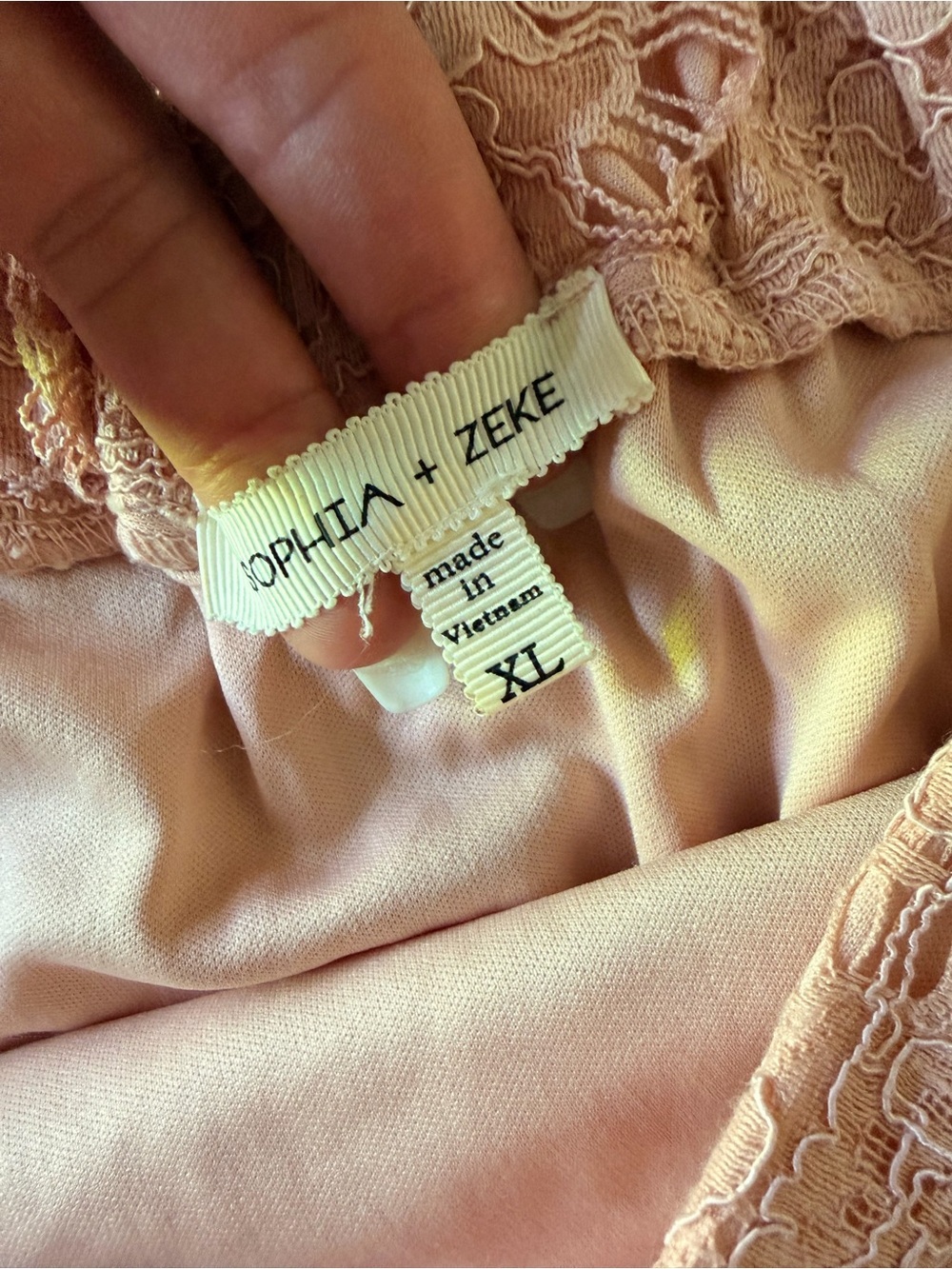 Off-the-Shoulder Lace Mini Dress in Light Pink - Picture 3 of 6